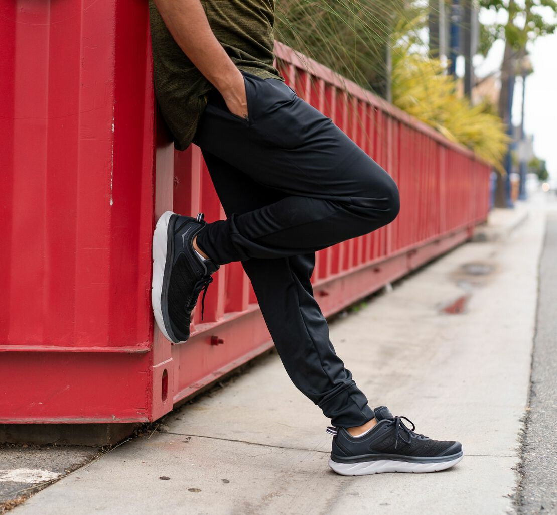 HOKA Black / Dark Shadow - Men's Akasa