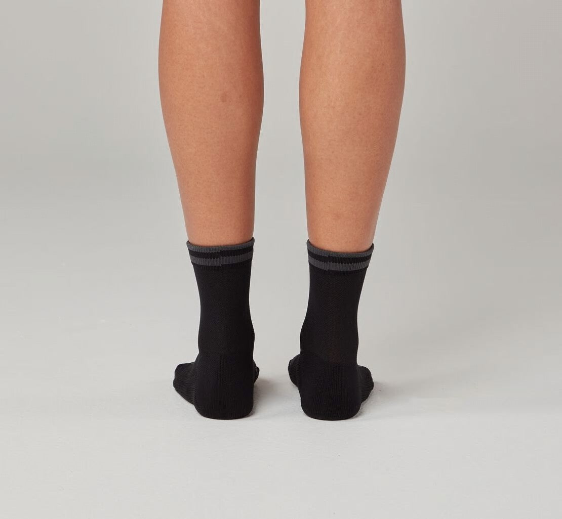 HOKA Black - All Gender Performance Crew Sock